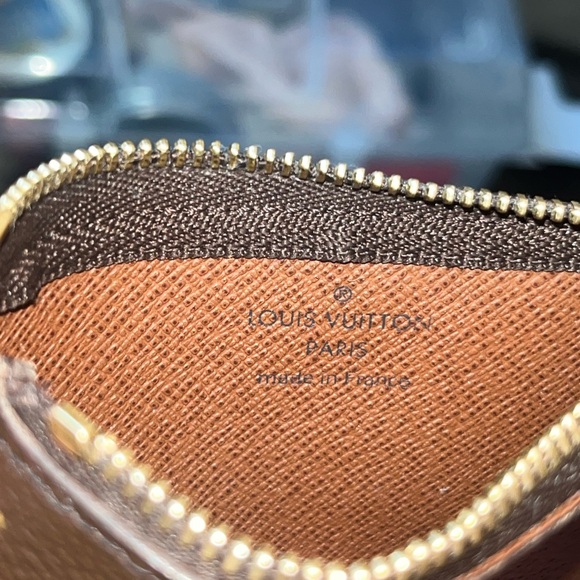 Louis Vuitton key pouch - Picture 5 of 13